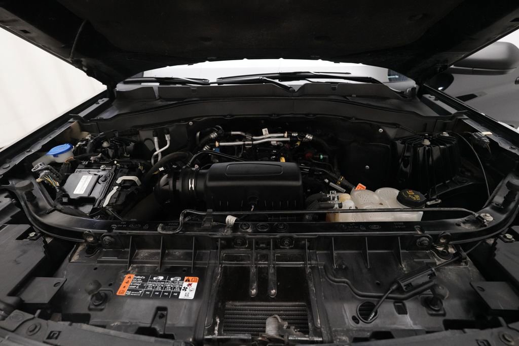 Used 2023 Ford Explorer XLT AWD/4WD image 3