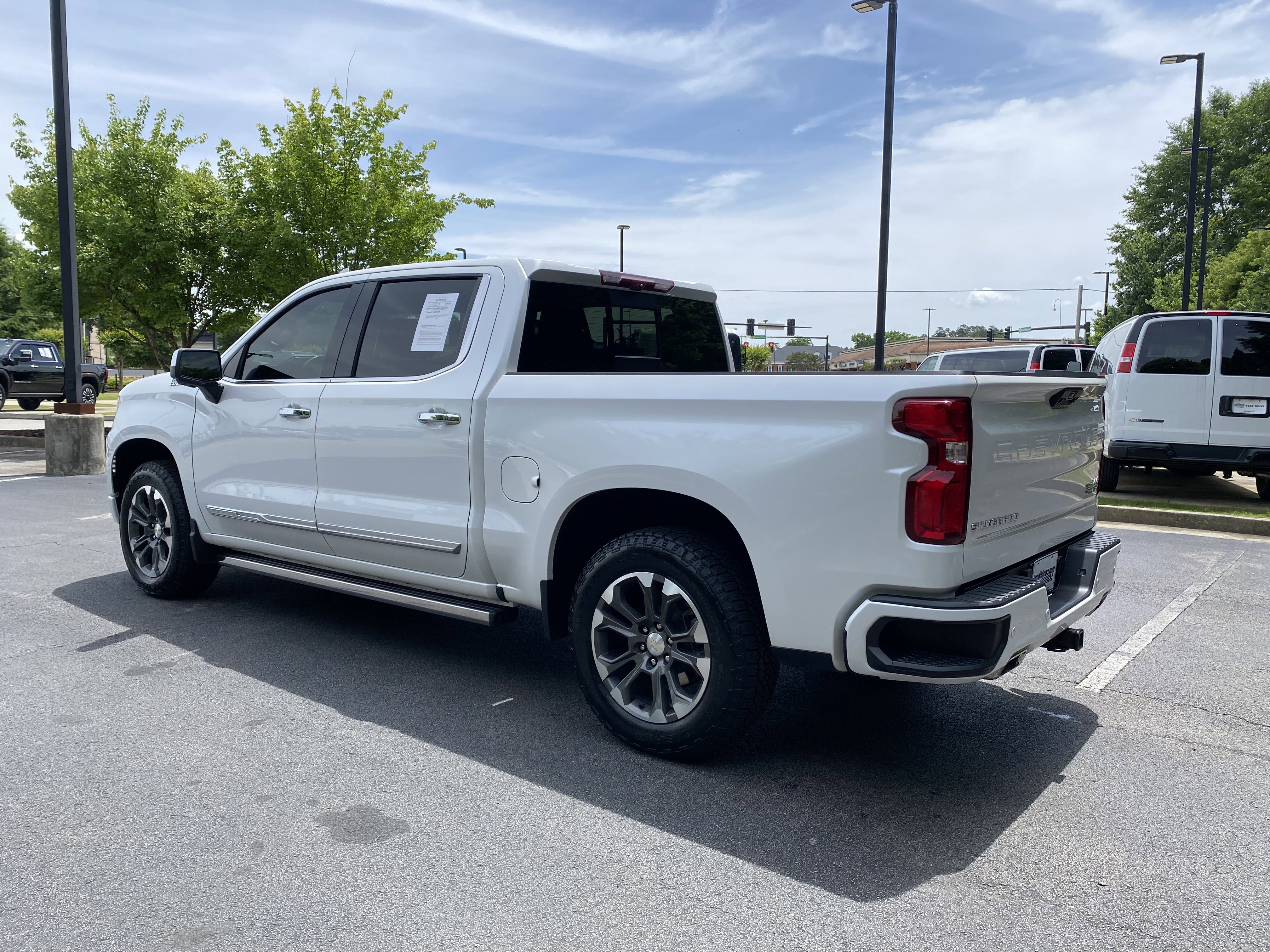 Used 2024 Chevrolet Silverado 1500 High Country w/ Technology Package AWD/4WD image 7