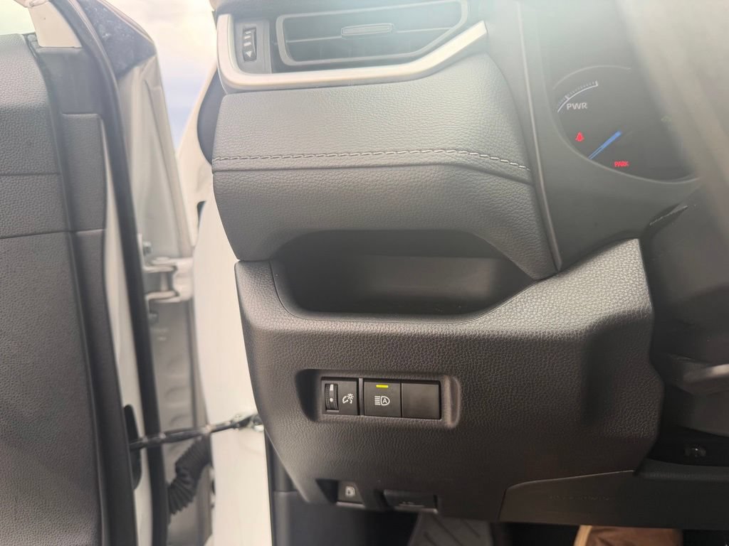 Used 2025 Toyota RAV4 XLE AWD/4WD image 21