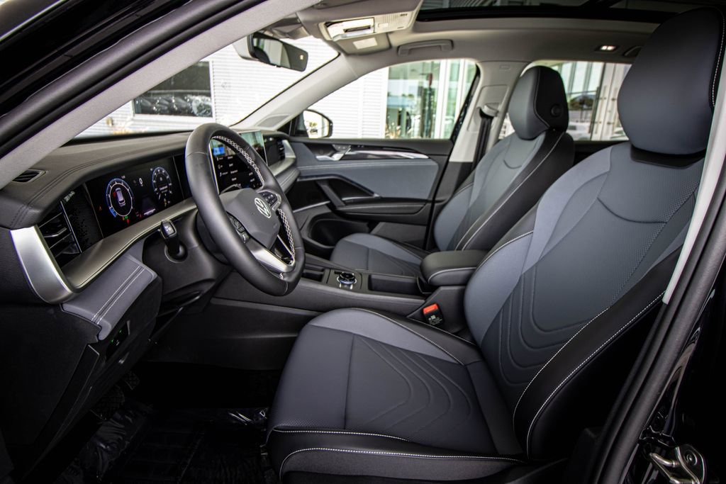 New 2026 Volkswagen Tiguan SE FWD image 25