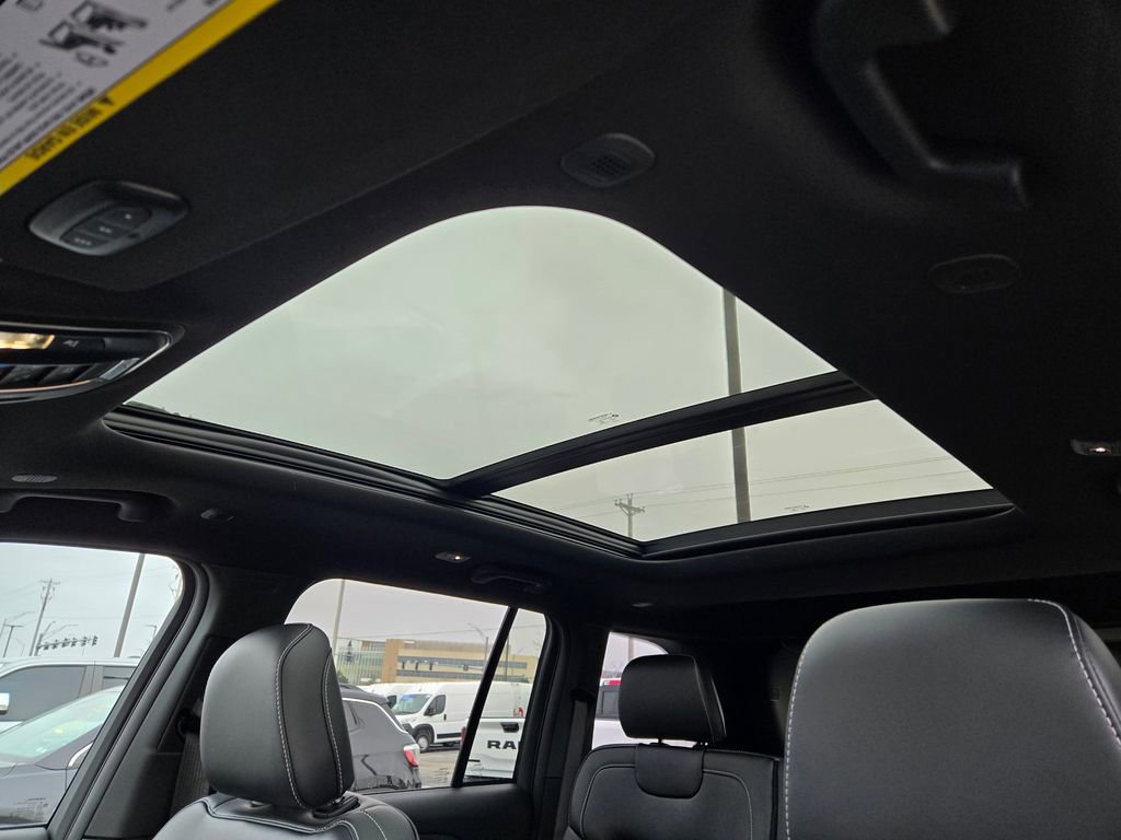 New 2025 Jeep Grand Cherokee Limited image 24