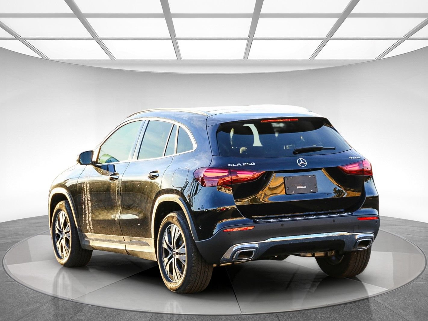 Used 2025 Mercedes-Benz GLA 250 4MATIC image 2
