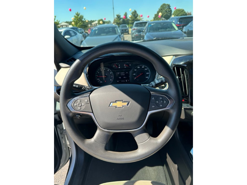 Used 2022 Chevrolet Traverse LS image 19