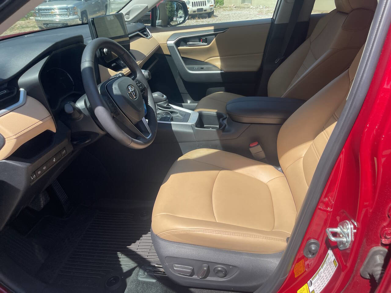 Used 2023 Toyota RAV4 XLE Premium image 22