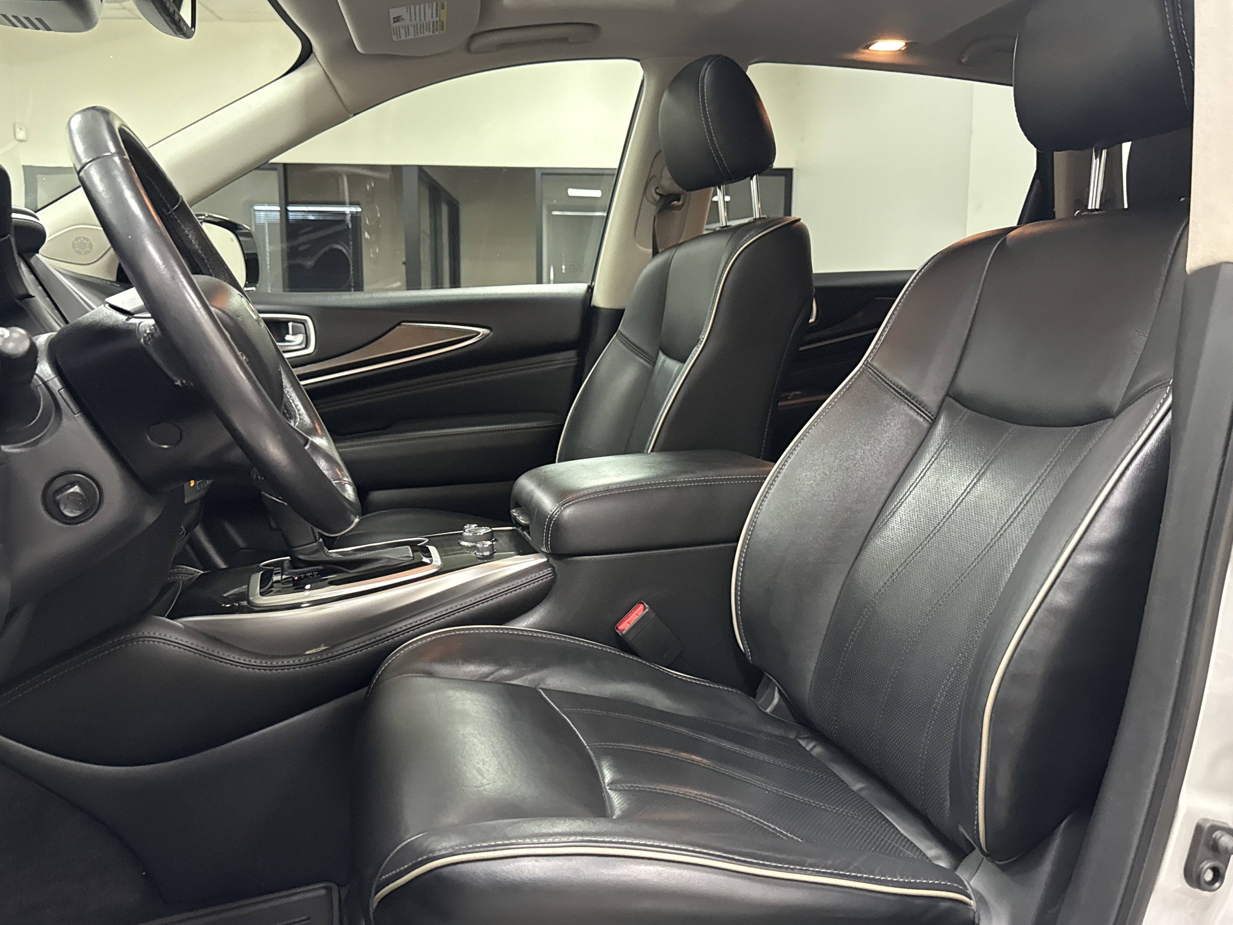 Used 2019 INFINITI QX60 Luxe w/ Essential Package FWD image 12