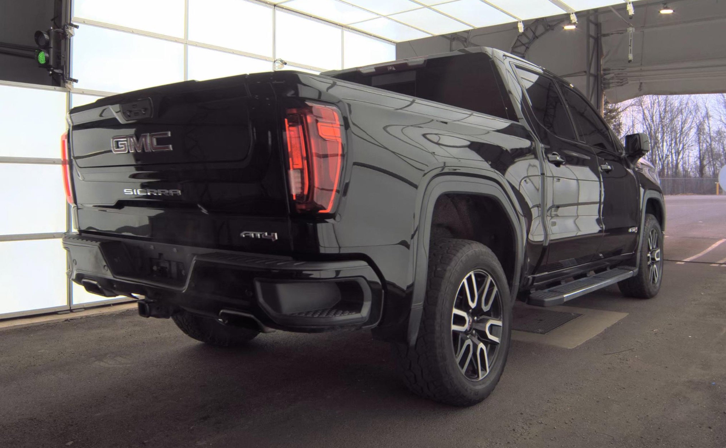 Used 2019 GMC Sierra 1500 AT4 w/ AT4 Premium Package image 4