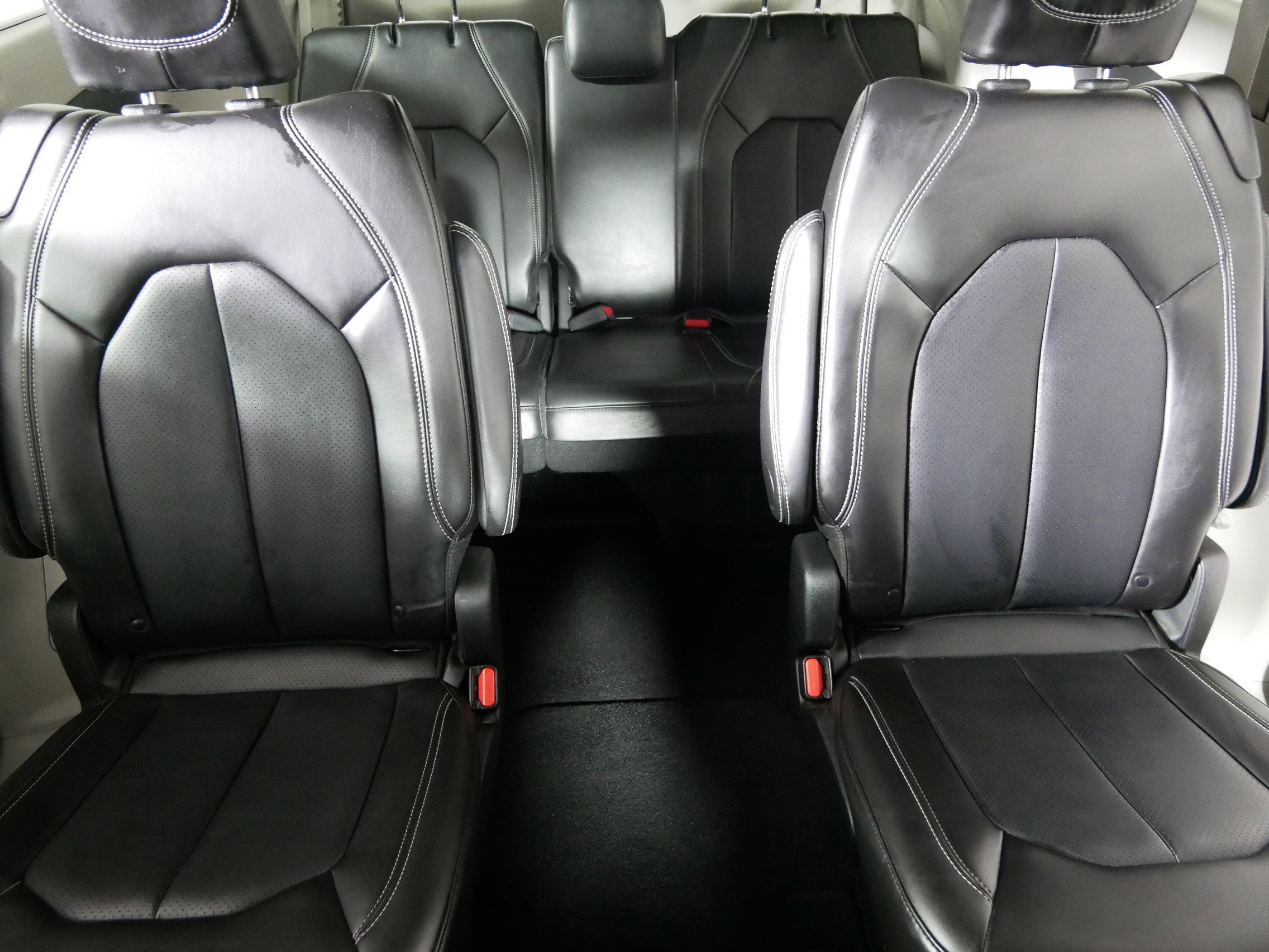 Used 2024 Chrysler Pacifica Touring-L image 13