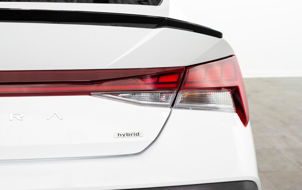 Used 2025 Hyundai Elantra SEL image 11