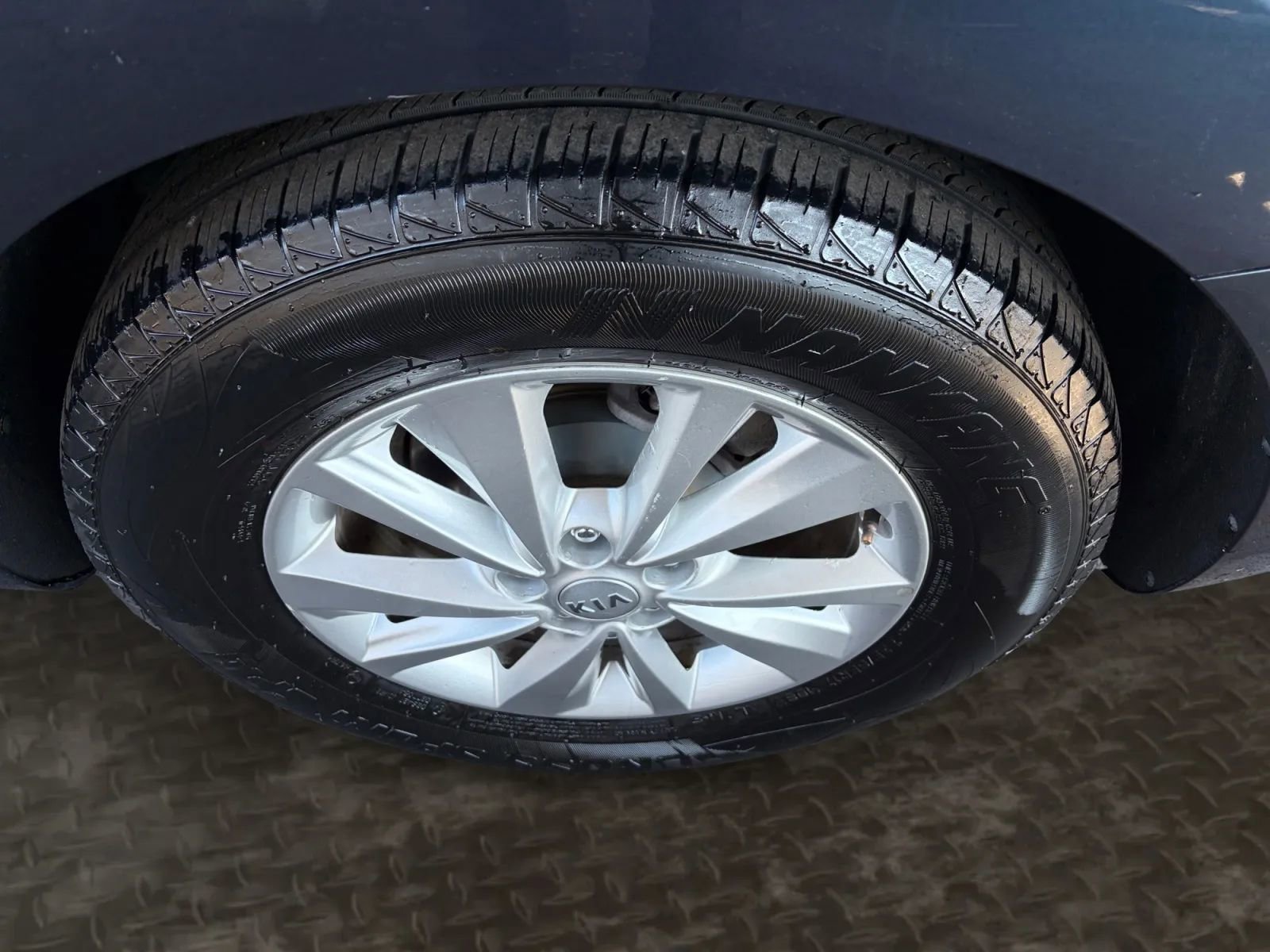 Used 2017 Kia Sedona LX w/ LX Essentials Premium Package image 37