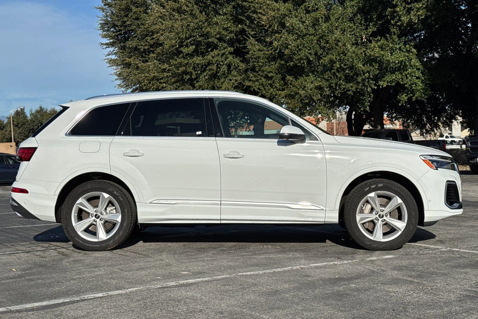 Used 2025 Audi Q7 3.0T Premium w/ Convenience Package AWD/4WD image 3
