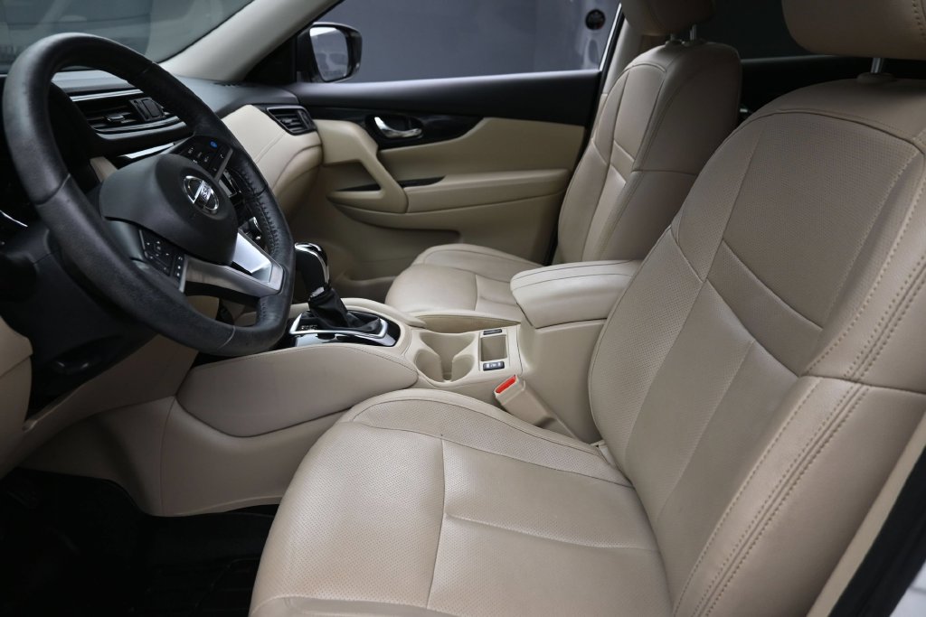 Used 2019 Nissan Rogue SL w/ Premium Package AWD/4WD image 16