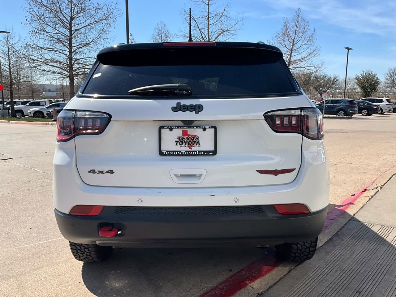 Used 2025 Jeep Compass Trailhawk image 7