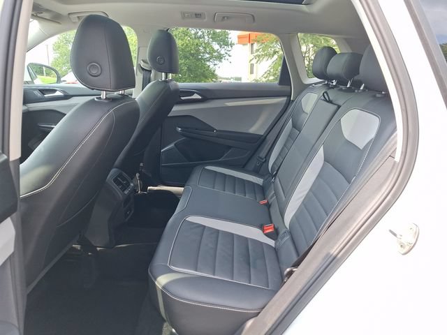 Certified 2022 Volkswagen Taos SEL w/ Panoramic Sunroof Package AWD/4WD image 22