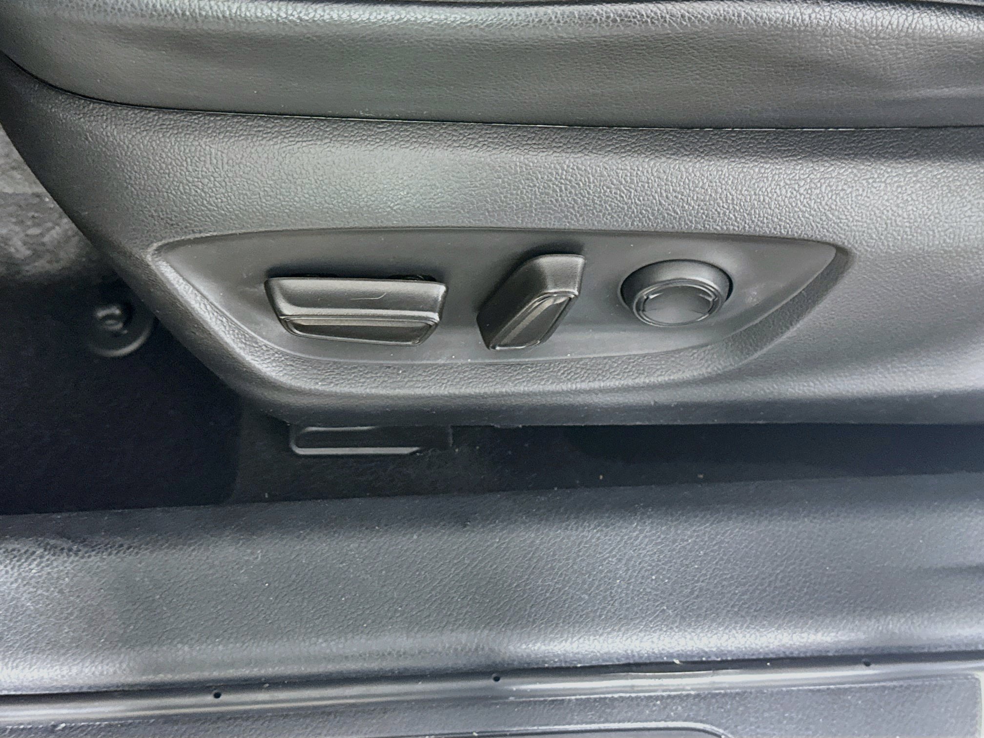 Used 2019 Toyota Camry SE FWD image 22