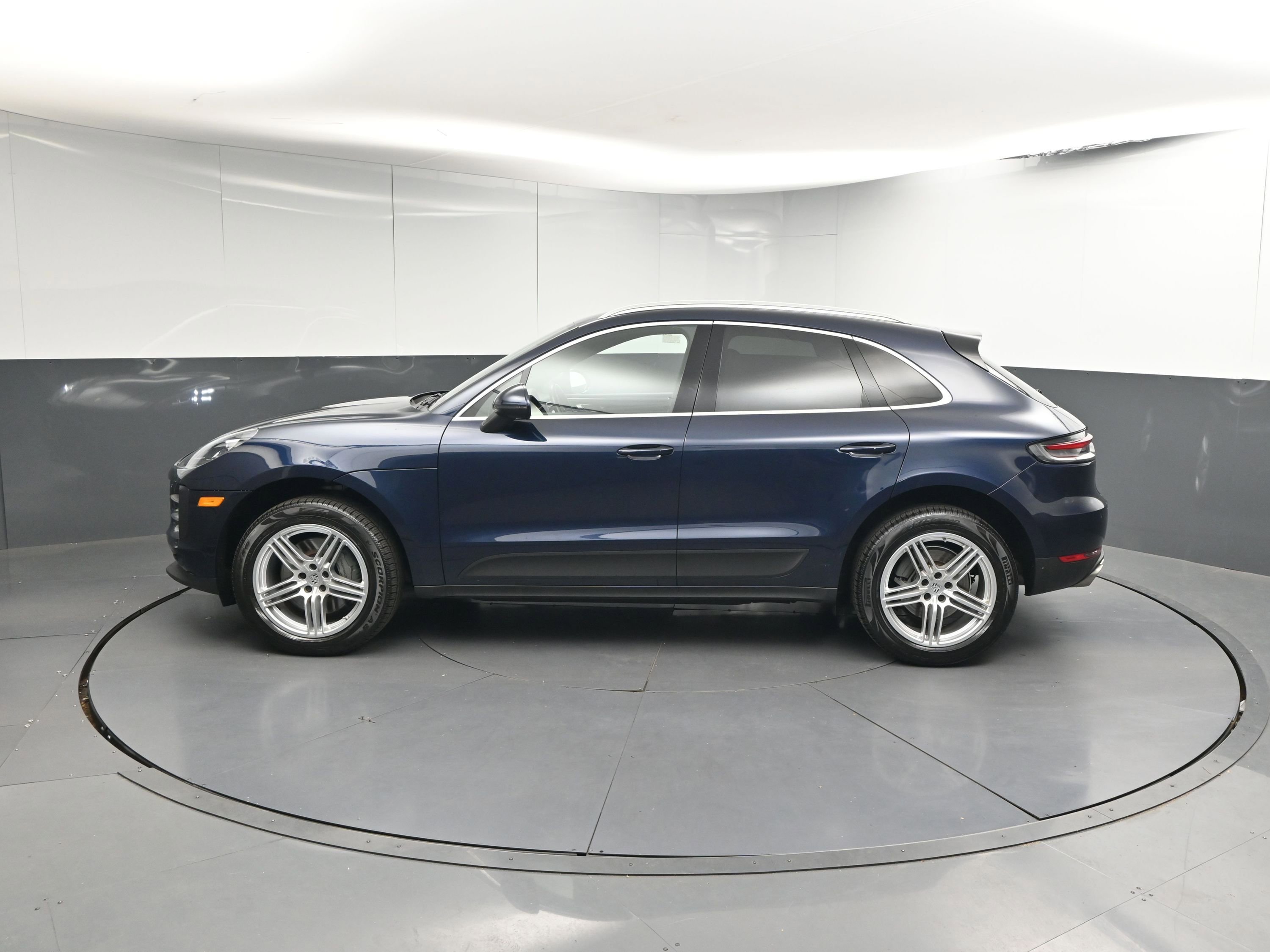 Certified 2020 Porsche Macan S image 2