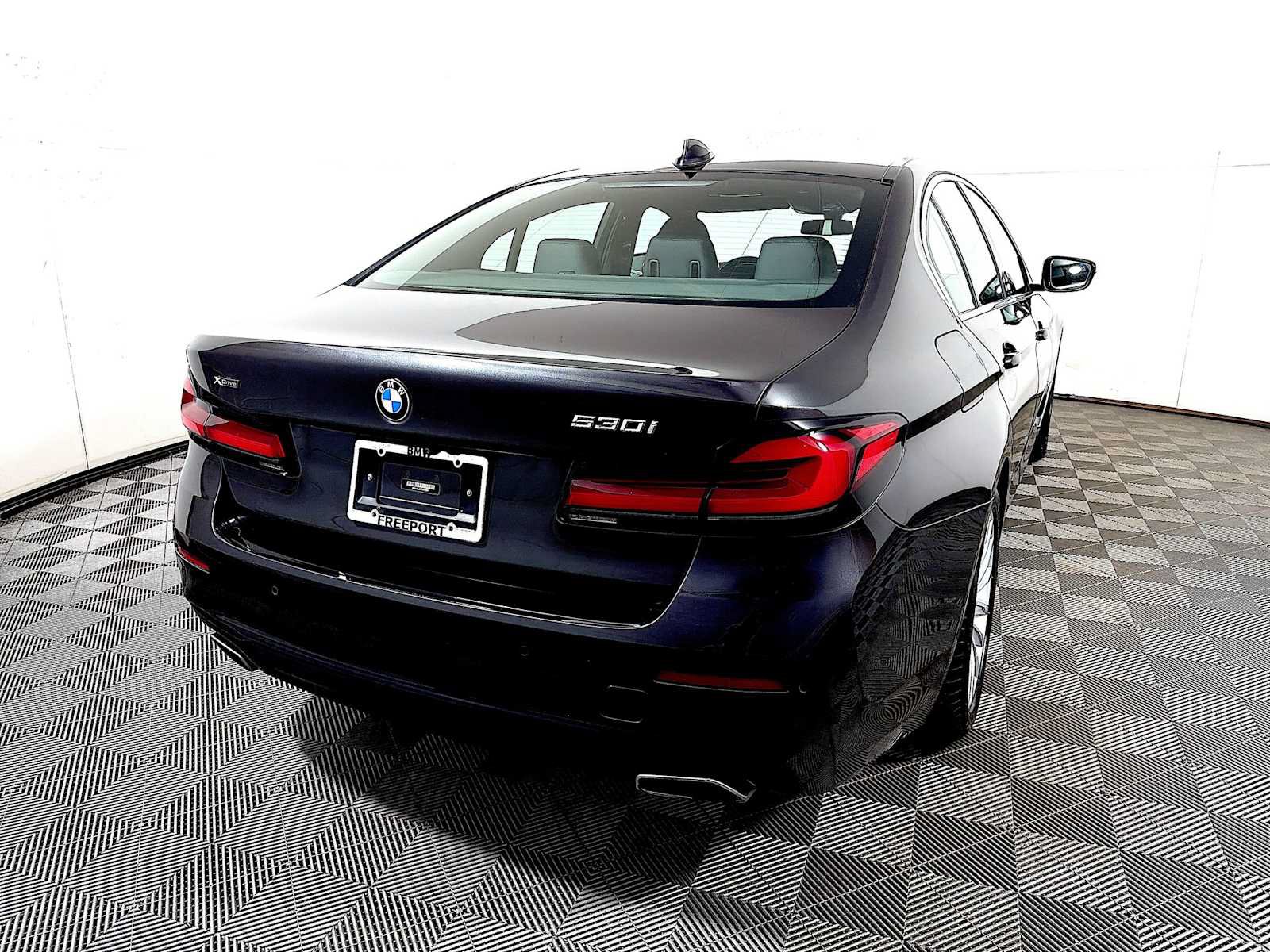 Used 2023 BMW 530i xDrive w/ Convenience Package AWD/4WD image 6