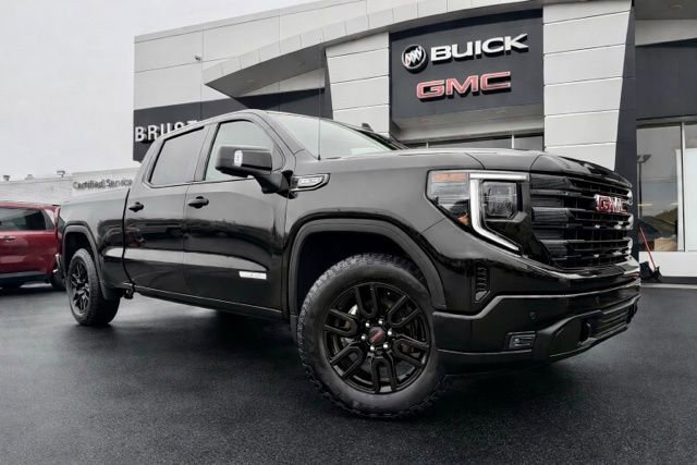 Used 2025 GMC Sierra 1500 Elevation w/ Elevation Premium Package image 3