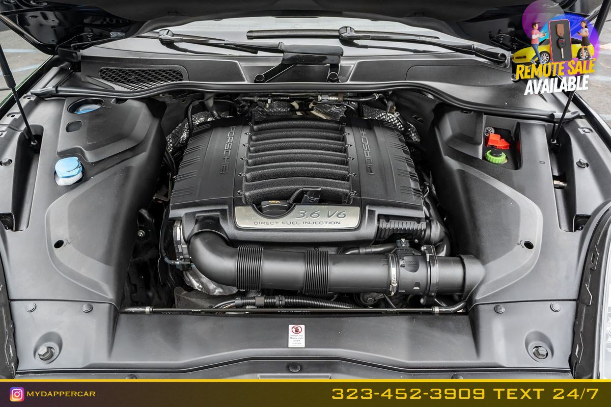 Used 2018 Porsche Cayenne Platinum Edition w/ Premium Package AWD/4WD image 18