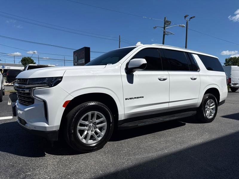 Used 2024 Chevrolet Suburban LT image 3