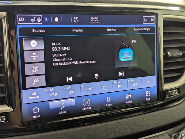 Used 2022 Chrysler Pacifica Touring-L image 32