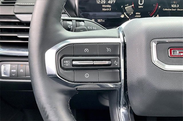 Used 2025 GMC Acadia Elevation image 11