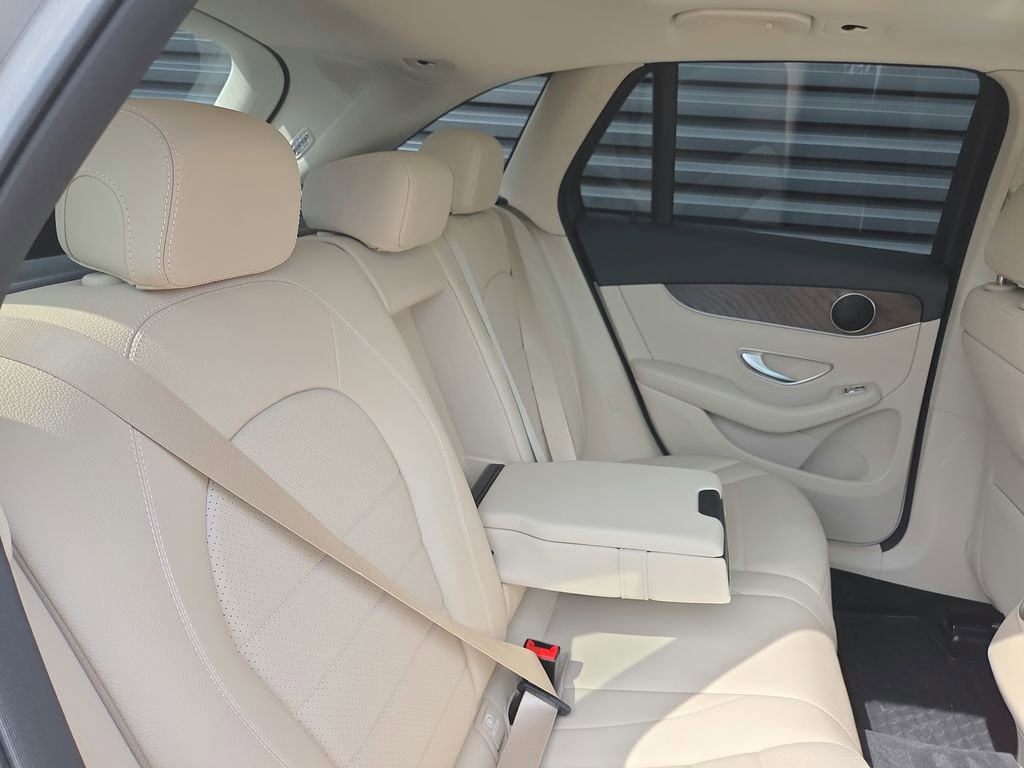 Used 2021 Mercedes-Benz GLC 300 4MATIC image 20