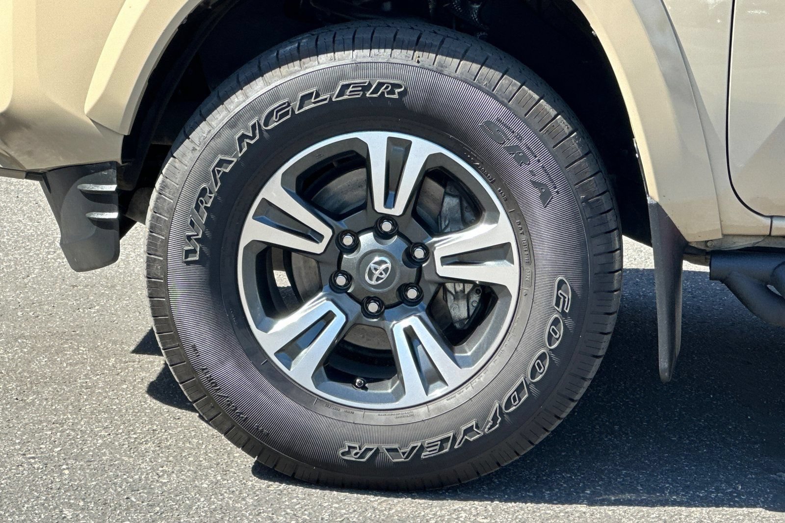 Used 2019 Toyota Tacoma TRD Sport w/ Exterior Package RWD image 25