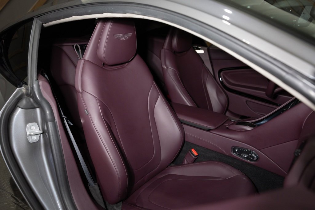 Used 2019 Aston Martin DB11 Coupe image 5