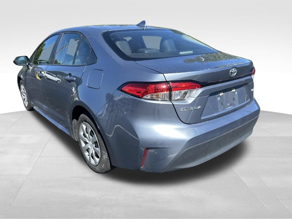 Certified 2025 Toyota Corolla LE FWD image 3