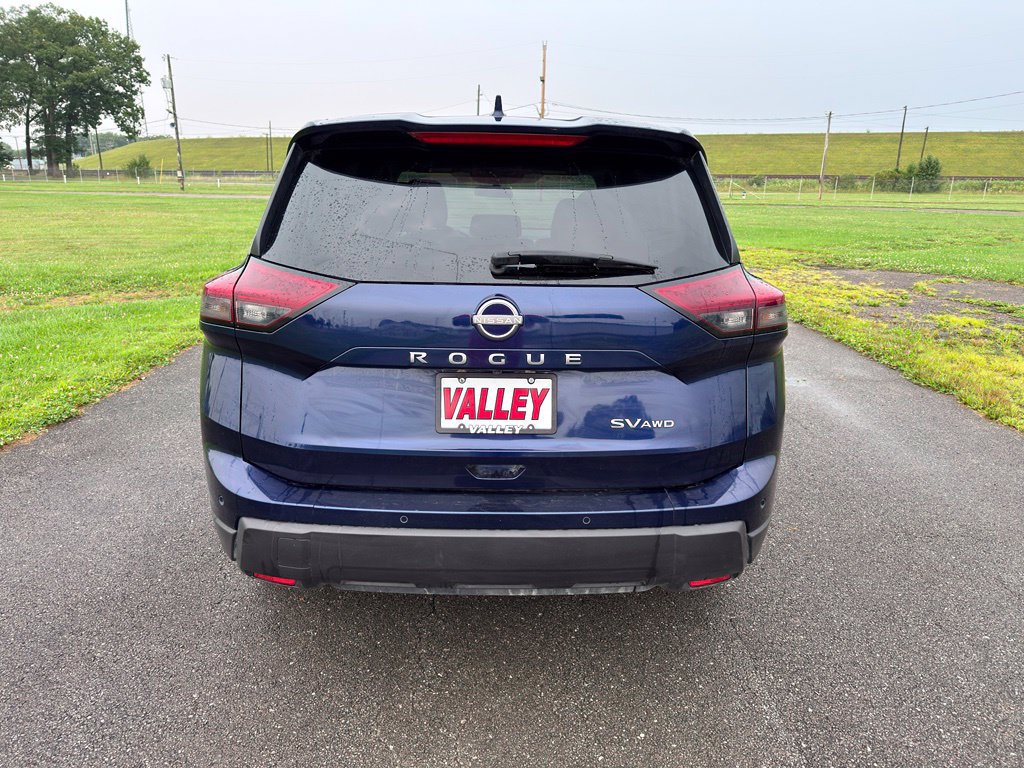 Used 2024 Nissan Rogue SV AWD/4WD image 14