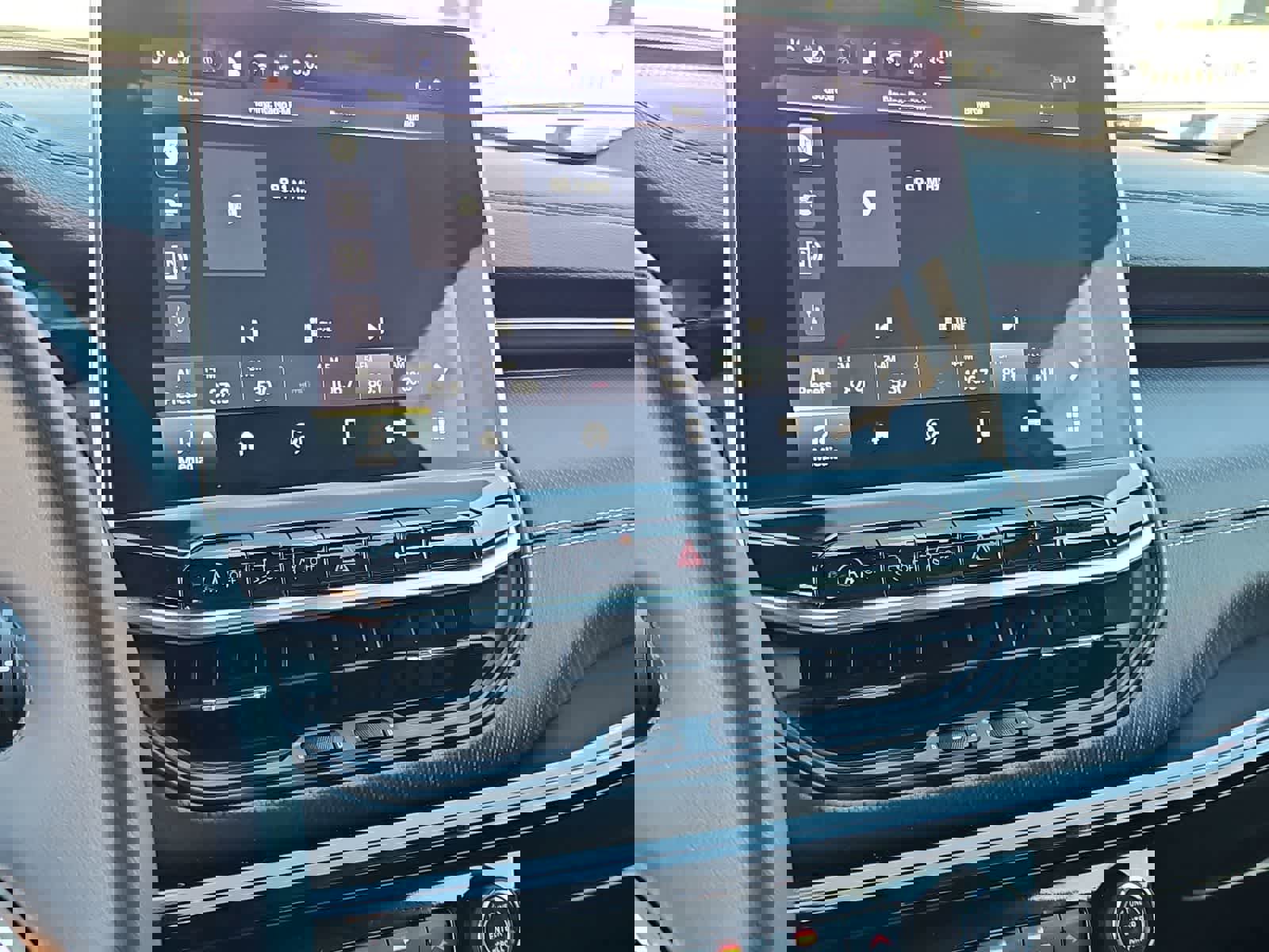 Used 2024 Jeep Compass Latitude w/ Convenience Group image 28