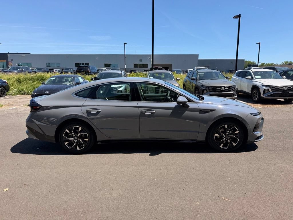 Certified 2024 Hyundai Sonata SEL AWD/4WD image 2