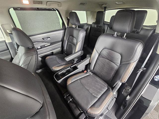 New 2025 Nissan Pathfinder Platinum AWD/4WD image 25