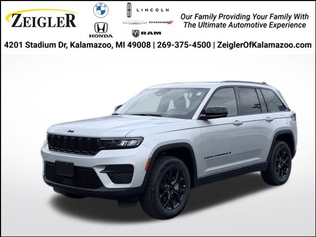 Used 2025 Jeep Grand Cherokee Altitude AWD/4WD image 1