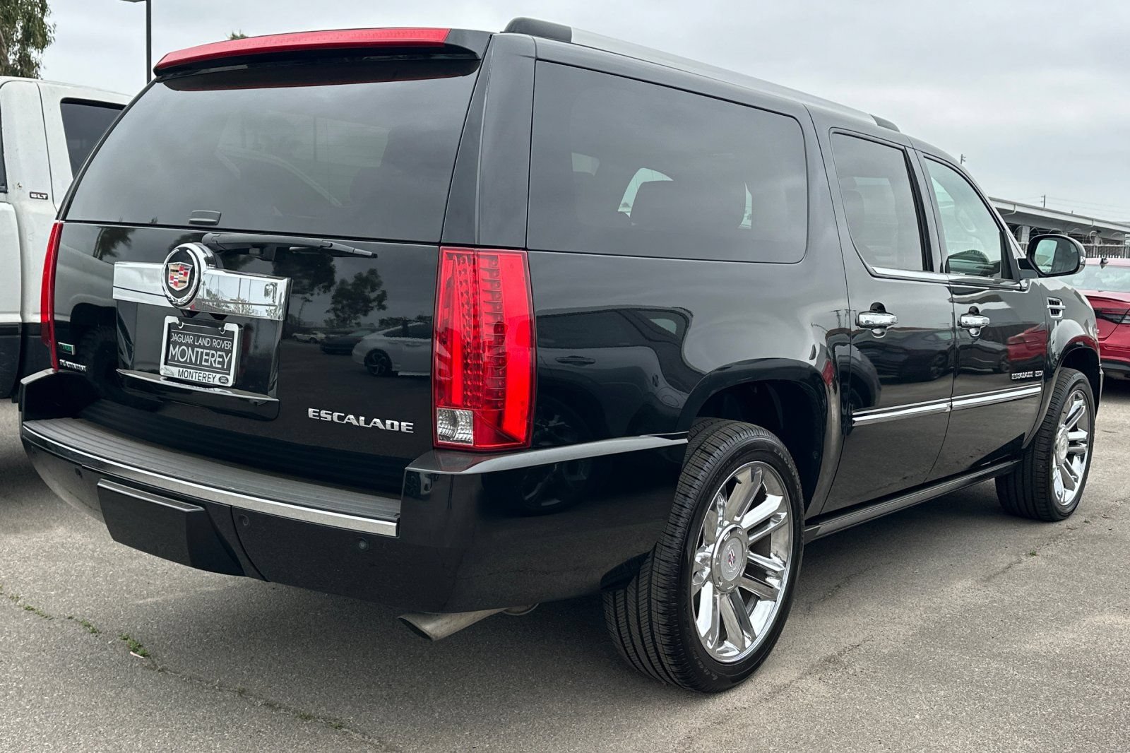 Used 2011 Cadillac Escalade ESV Platinum AWD/4WD image 4