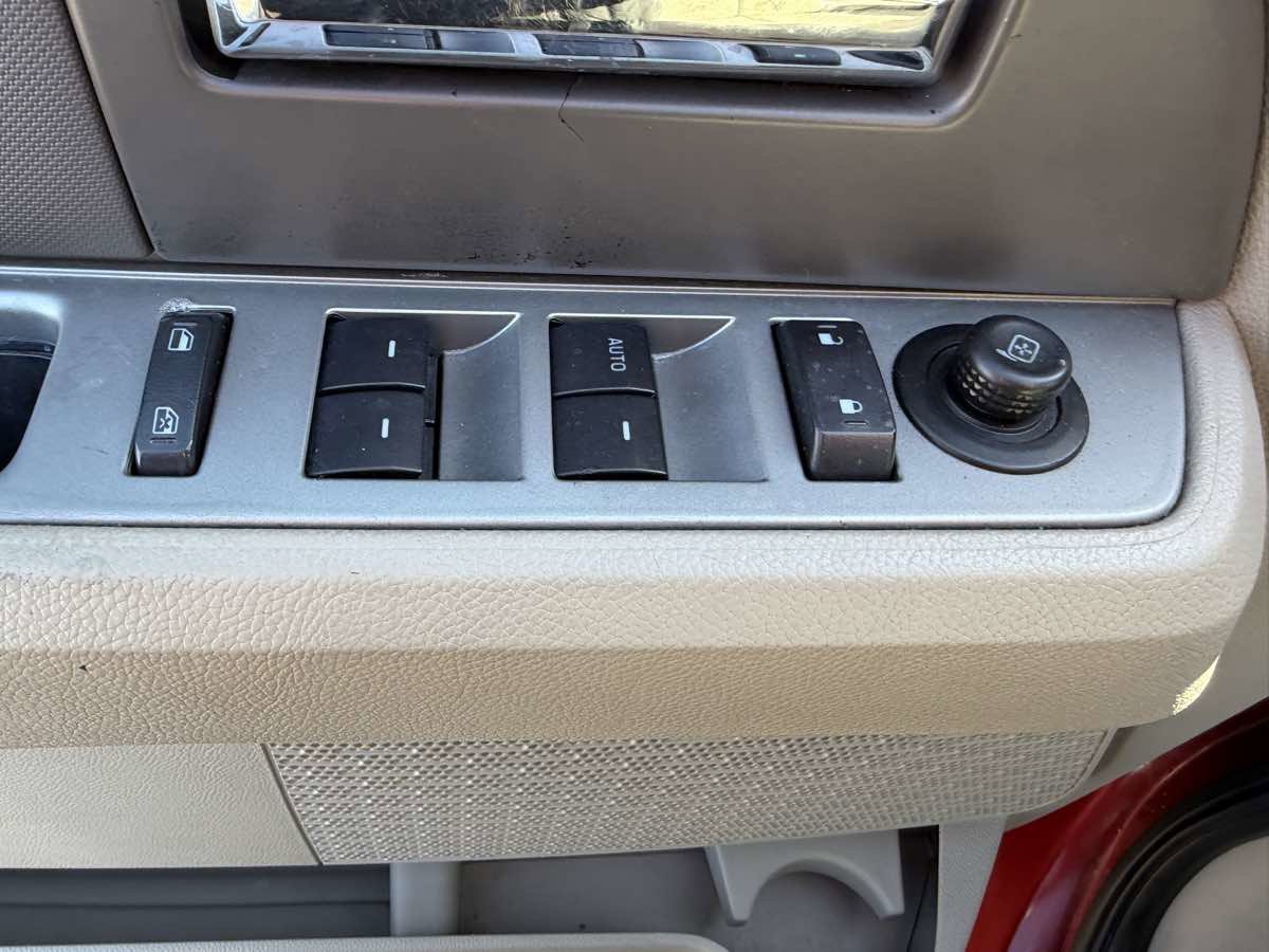 Used 2013 Ford Expedition XLT image 12