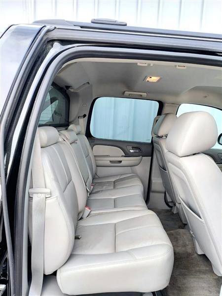 Used 2011 Chevrolet Avalanche LT w/ Suspension Package, Off-Road image 9