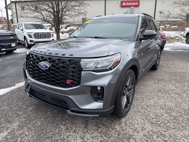 Used 2025 Ford Explorer ST image 7
