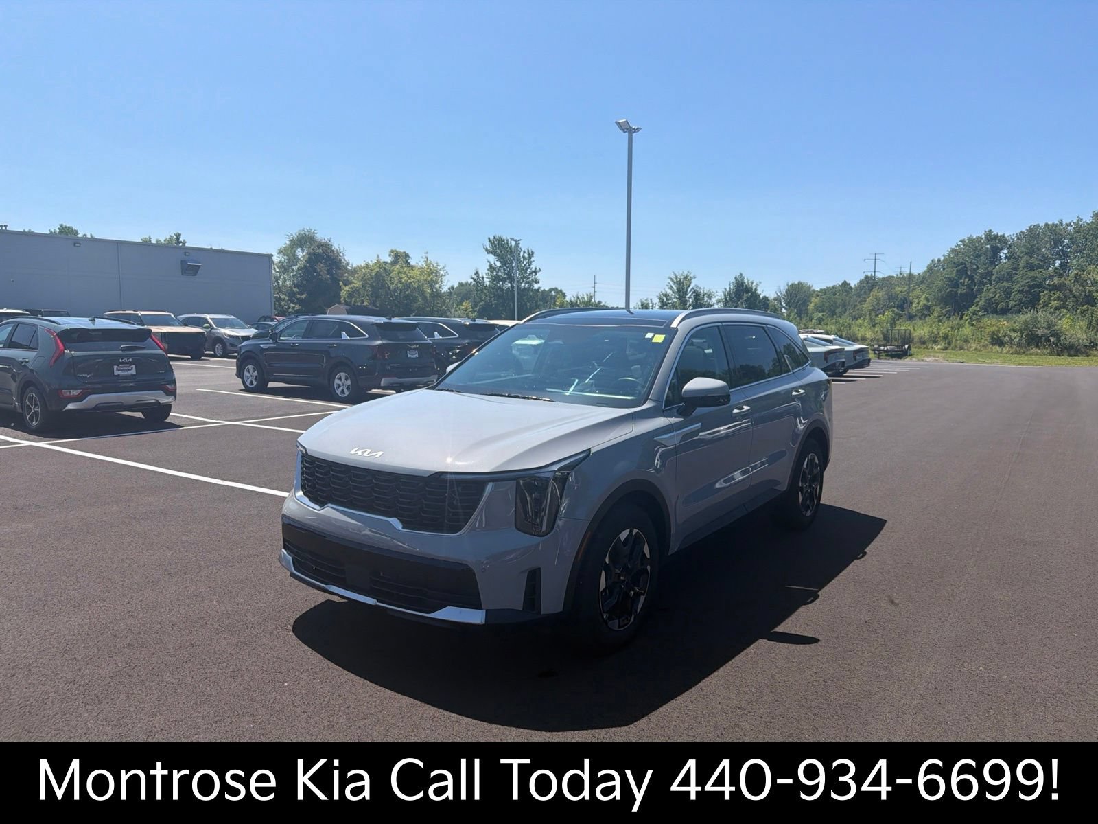 New 2025 Kia Sorento S w/ Panoramic Sunroof Package FWD image 1