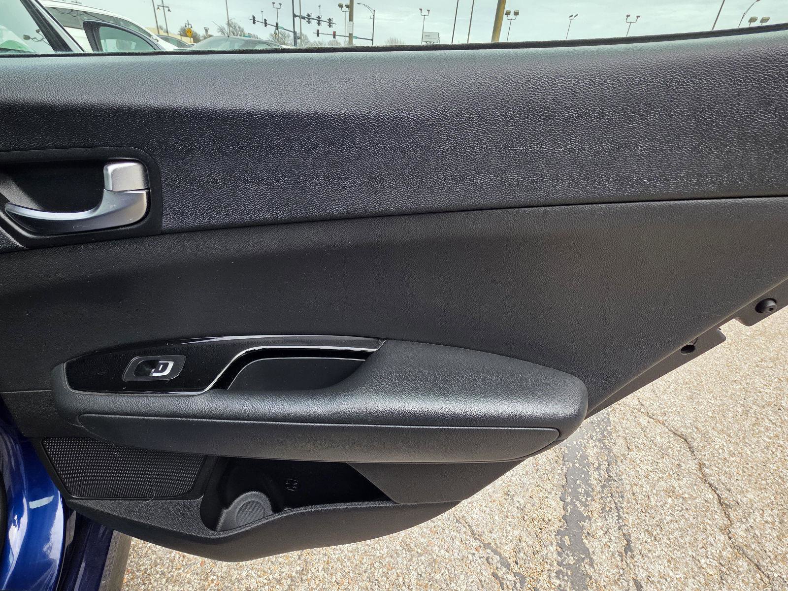 Used 2018 Kia Optima SX image 32