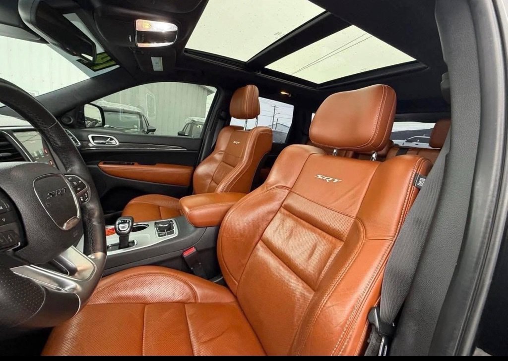 Used 2015 Jeep Grand Cherokee SRT w/ Luxury Group II AWD/4WD image 3