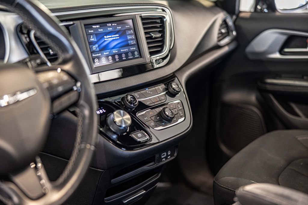 Used 2019 Chrysler Pacifica Touring Plus w/ S Appearance Package FWD image 21