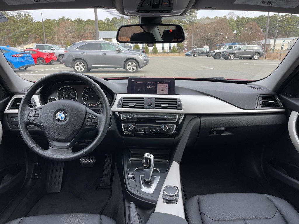 Used 2018 BMW 320i xDrive Sedan image 10
