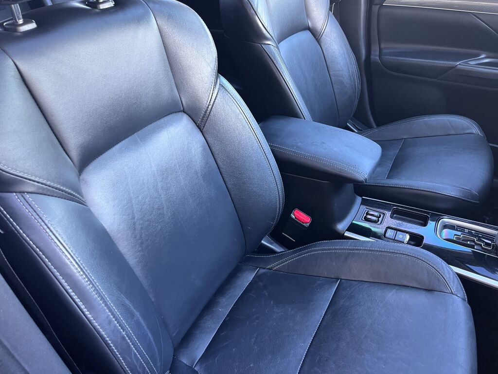 Used 2019 Mitsubishi Outlander SEL image 32