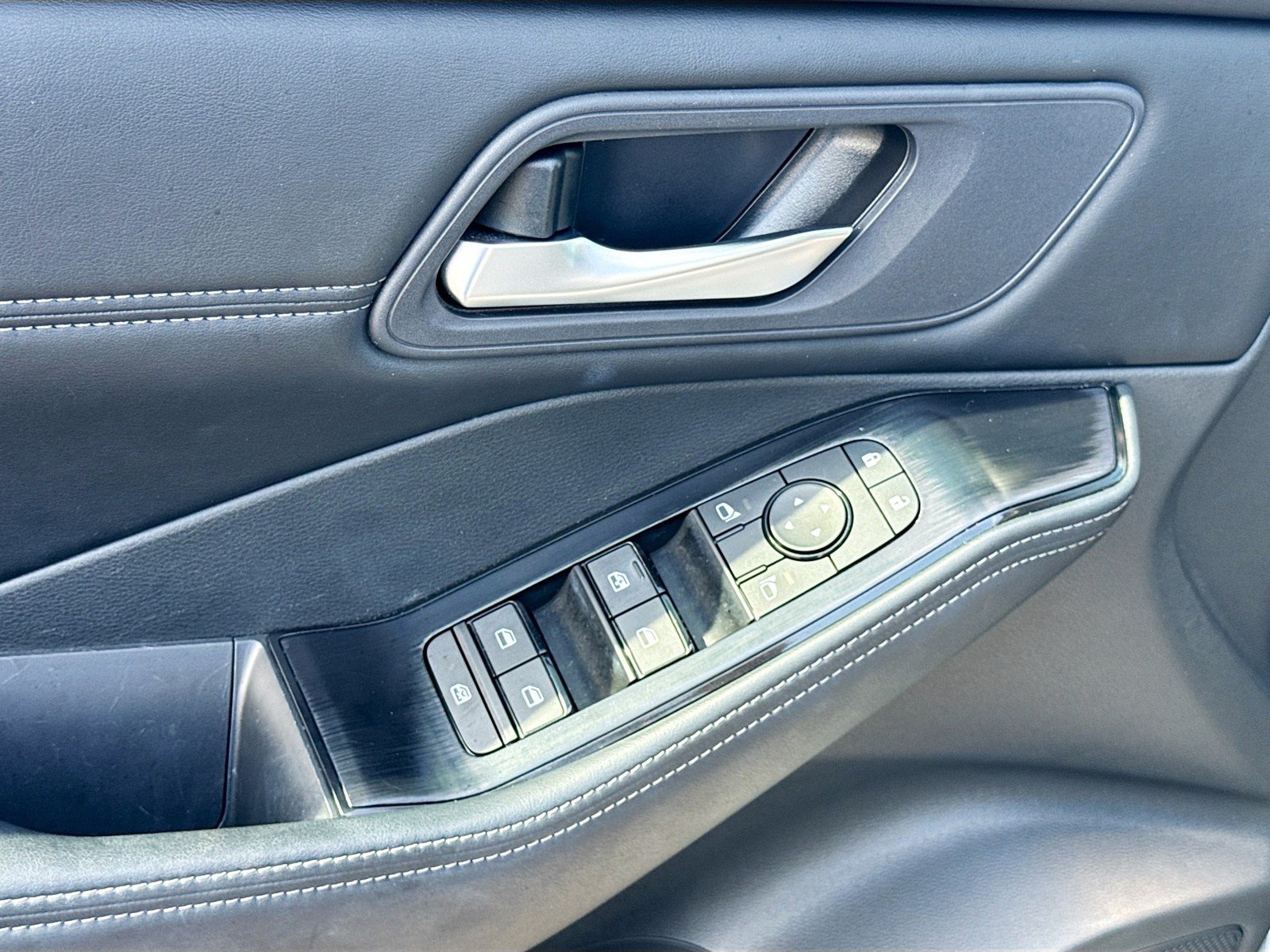 Used 2026 Nissan Rogue Dark Armor FWD image 17