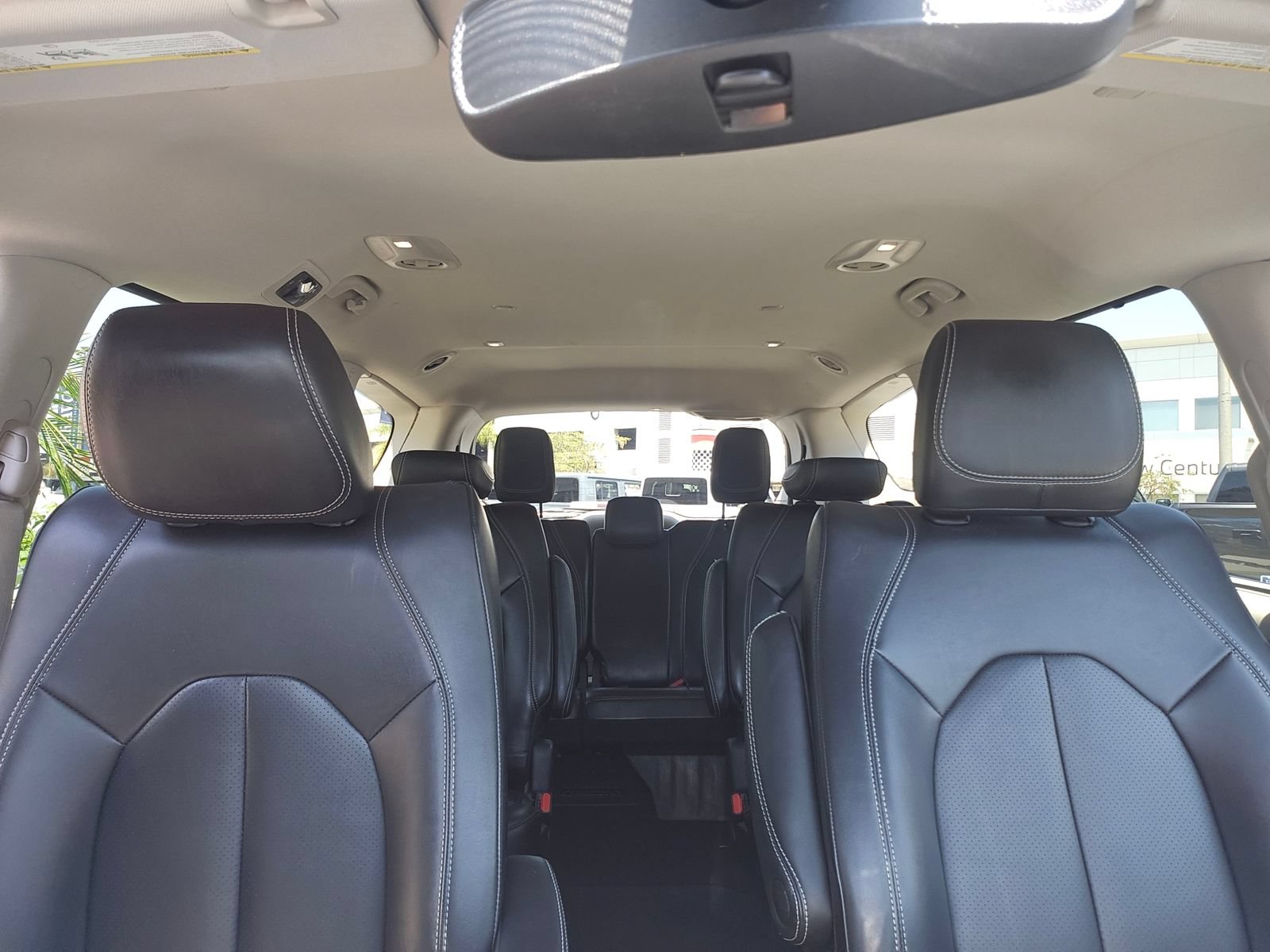 Used 2024 Chrysler Pacifica Touring-L FWD image 30