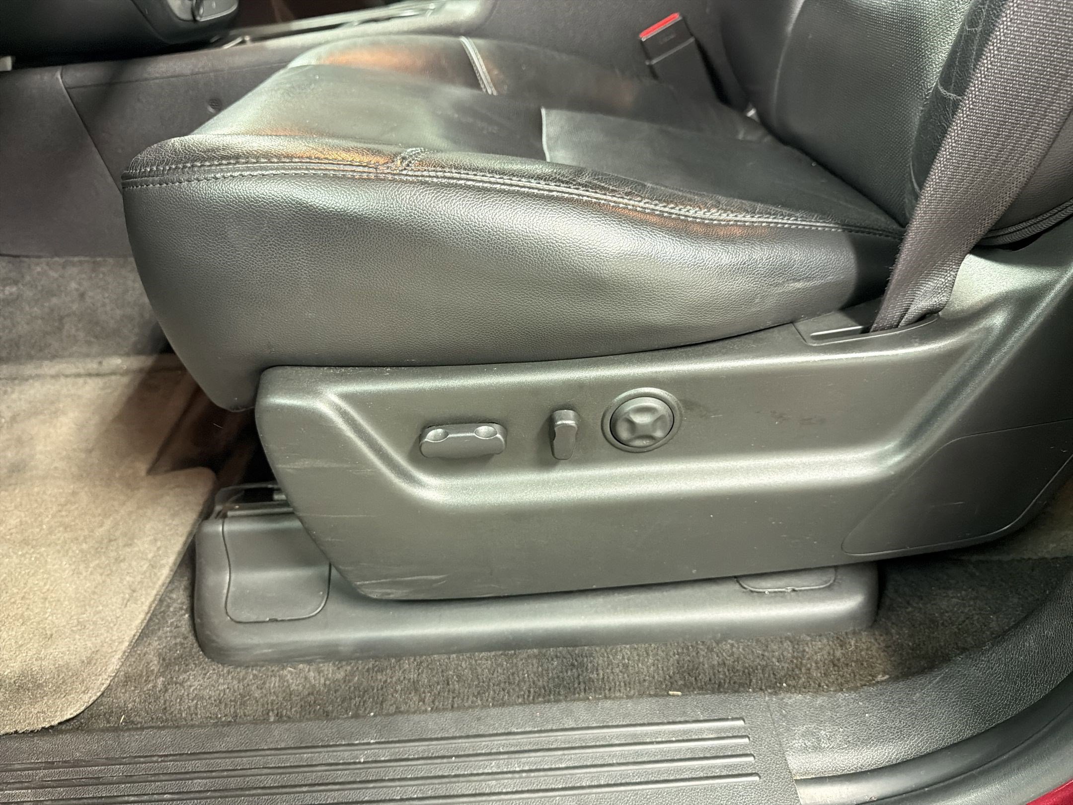 Used 2011 GMC Yukon SLT image 13