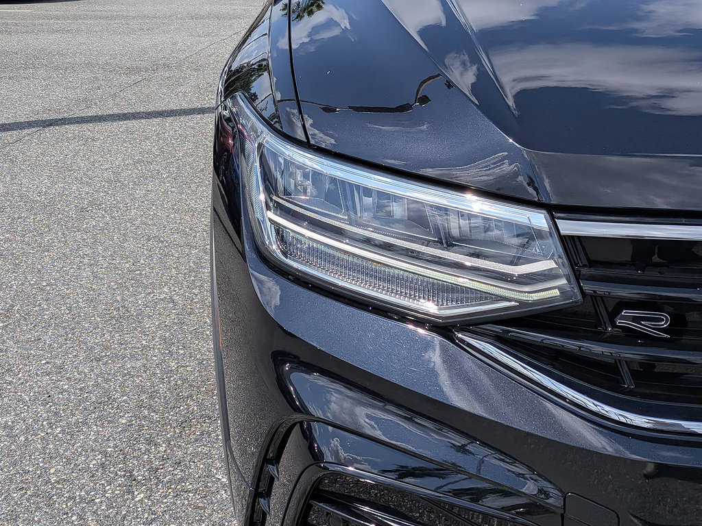 Used 2024 Volkswagen Tiguan SE R-Line FWD image 9