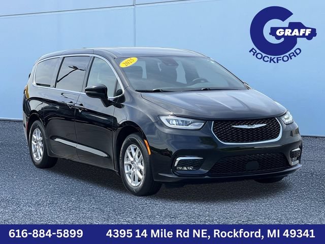Used 2025 Chrysler Pacifica Select FWD image 1