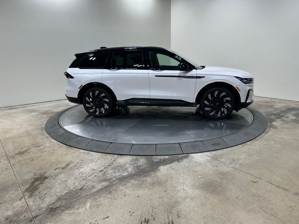 New 2026 Lincoln Nautilus Reserve w/ Jet Appearance Package image 4